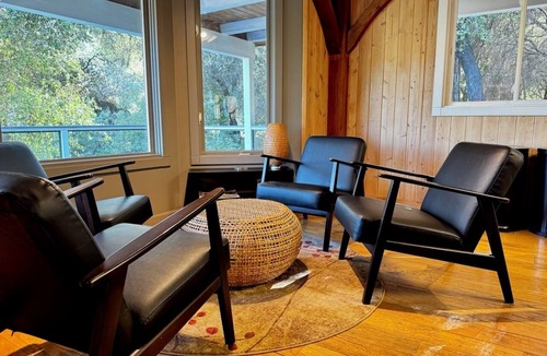 Mariposa House | Large cozy mountain retreat outside Yosemite in Mariposa. Very quiet & private.