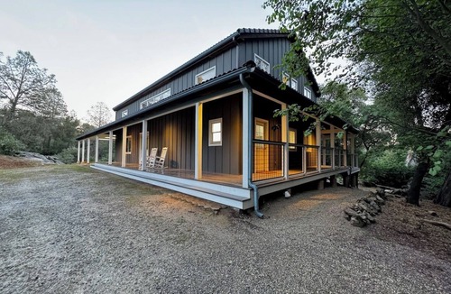 Mariposa House | Large cozy mountain retreat outside Yosemite in Mariposa. Very quiet & private.