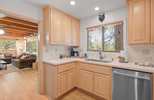 Fawnskin Cabin | Large-Group Cabin | Walk to Lake | Sleeps 12