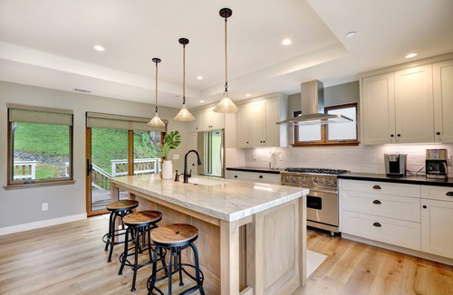 Avila Beach House | Large Home - A Wave From It All - Best of Avila - 5 Bdrm - sleeps 12