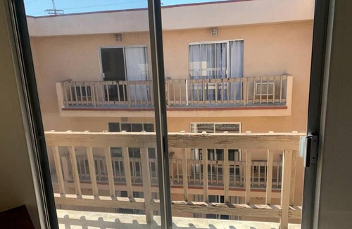 Pico - Robertson Apartment | Large Hotel Style Suite-C06