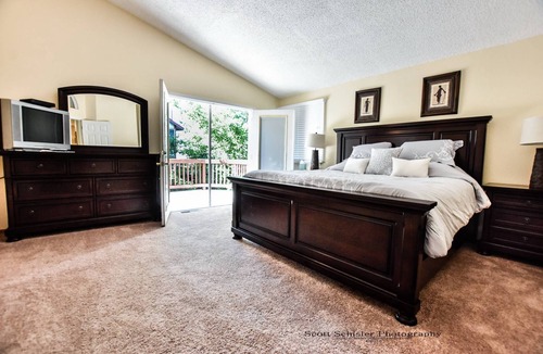 Sparks House | LARGE ROOMY FIVE BEDROOM RENO HOME NEAR CASINO'S AND THE SPARKS MARINA