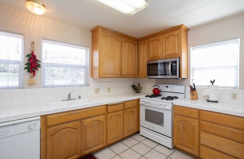 Motel District Condo | Large Sunny Pismo Beach Condo Down the Street From the Beach!