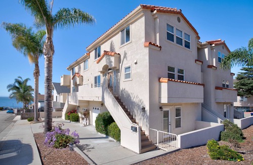 Motel District Condo | Large Sunny Pismo Beach Condo Down the Street From the Beach!