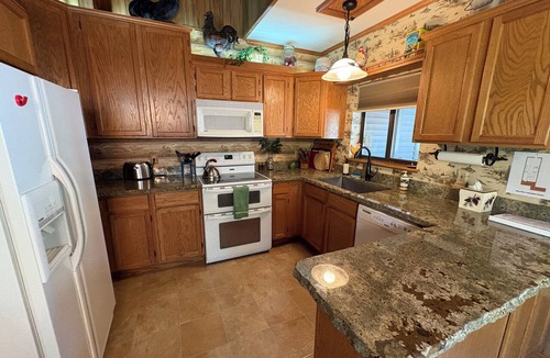 Pinecrest House | Largest Townhome in Leland Meadows, Plus a Hot Tub!
