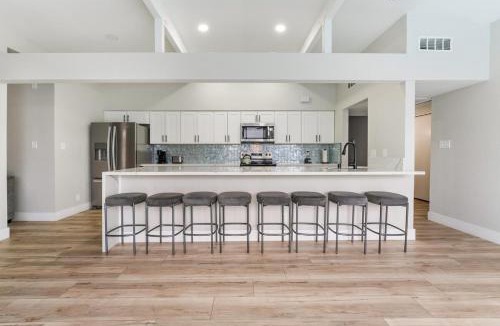 Charleston Preservation House | Las Vegas Eichler, Pool, Cabana Bar, Fast WiFi