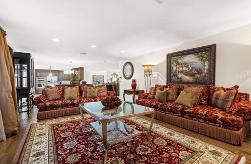 Paradise House | Las Vegas Lux | Pool | Hot Tub | 10 Minutes From Strip