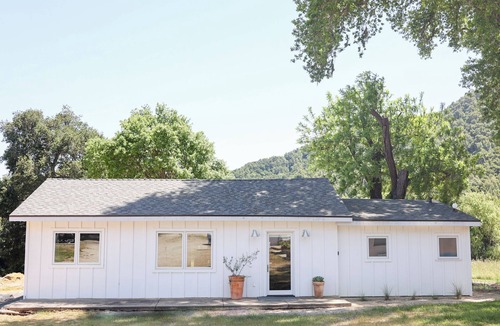 Templeton House | Lavender Farm Retreat with Hot Tub, sleeps 4