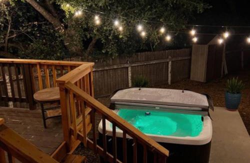 Templeton House | Lavender & Vine - Downtown Retreat with Hot Tub and Fire Pit!
