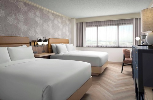 Los Angeles Hotel | LAX Comfort for Families | Pet-Friendly, Shuttle, Pool, Close to Attractions