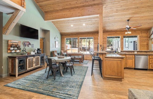 Granite Ridge Cabin | Lazy Bear Lodge | Rustic Luxe Cabin w/Spa + Game Room