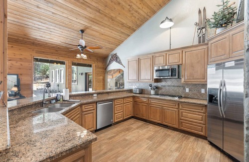 Granite Ridge Cabin | Lazy Bear Lodge | Rustic Luxe Cabin w/Spa + Game Room
