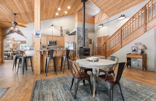 Granite Ridge Cabin | Lazy Bear Lodge | Rustic Luxe Cabin w/Spa + Game Room