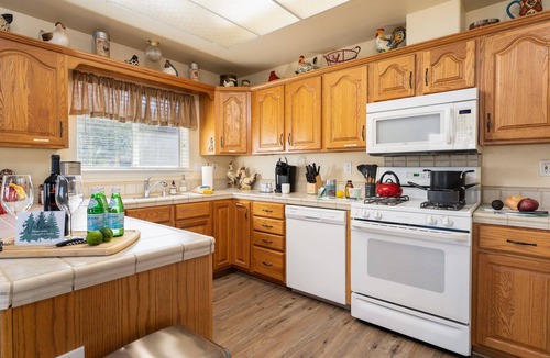 Kernville House | Lazy Squirrel - Cozy Family House. Game Room. Mountains. 10 min River