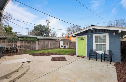 Modesto House | Le Petite Willow - Guesthouse