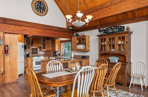 Peshastin House | Leavenworth Waterfront Escape | 6BR Sleeps 10 w/Hot Tub, Pets Welcome