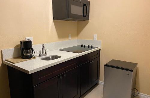 Southeast Anaheim Hotel | Lemon Tree Hotel and Suites