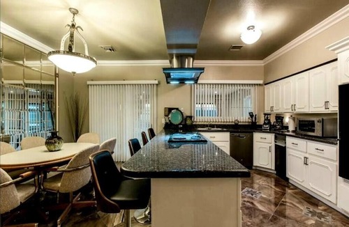Sunrise Manor House | Limited Time Offer~ Book 3 nights get 4th night FREE. some restrictions apply.