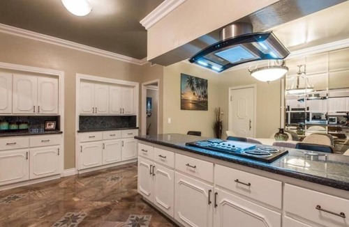 Sunrise Manor House | Limited Time Offer~ Book 3 nights get 4th night FREE. some restrictions apply.