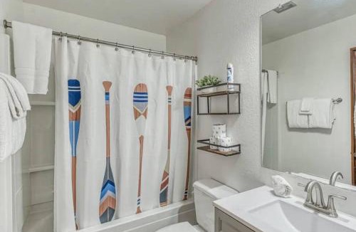 Shaver Lake House | Little Ski Lodge-Across from Spa & Sauna