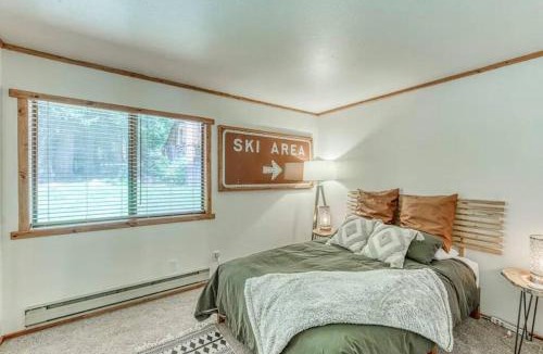 Shaver Lake House | Little Ski Lodge-Across from Spa & Sauna