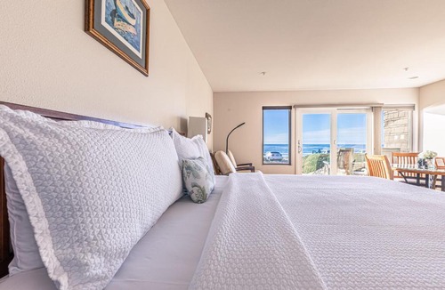 San Simeon Hotel | Little Sur Inn