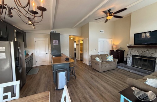 Copperopolis House | Live❤️Love- LAKE TULLOCH Waterfront Condo! 😀😃FUN