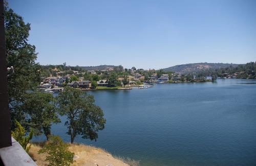 Copperopolis House | Live❤️Love- LAKE TULLOCH Waterfront Condo! 😀😃FUN
