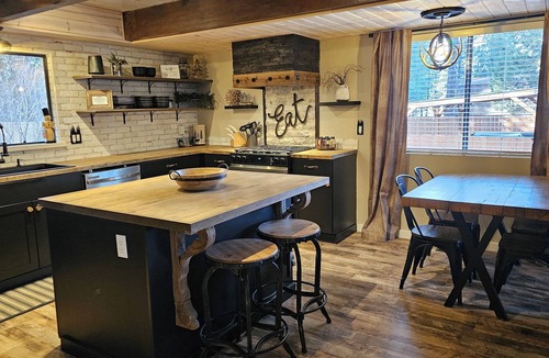 Big Bear Lake House | LOCATION, LOCATION: NEW REMODEL. FIVE START PROPERTY. YOU WILL LOVE THIS HOME!