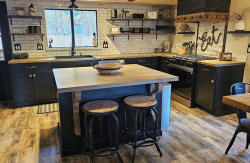 Big Bear Lake House | LOCATION, LOCATION: NEW REMODEL. FIVE START PROPERTY. YOU WILL LOVE THIS HOME!