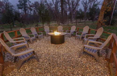 Ahwahnee House | Log Cabin sleeps 20 with hot tub, EV Charger, firepit