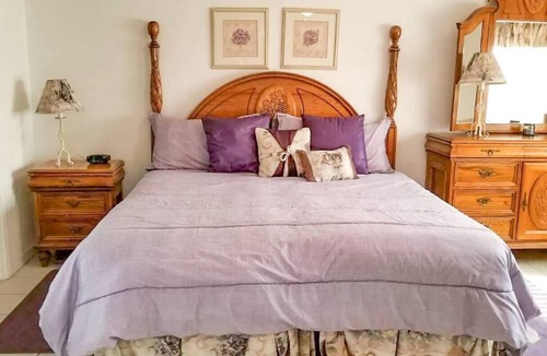 Lake Havasu City Villa | London Bridge Pool-Side Suites at Queens Bay, walking distance to Lake Havasu