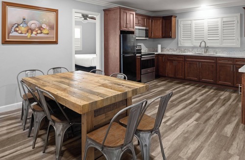 North Fremont Street Hotel | Lone Oak Lodge