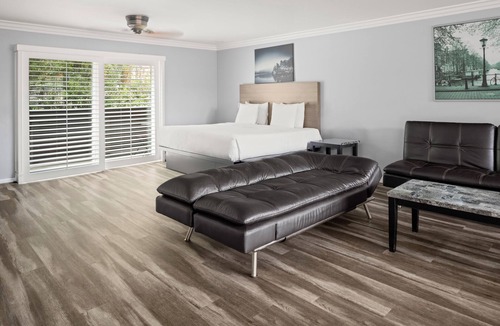 North Fremont Street Hotel | Lone Oak Lodge