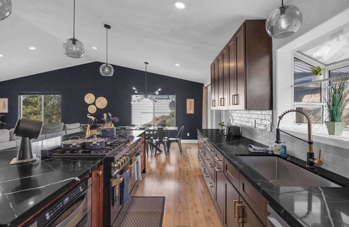 Virginia Foothills House | Long-Term Home S-Reno|18 Mins 2 Downtown|Sleeps10