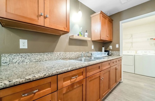 Visalia Apartment | Longer Stay for Travelers Blocks from Hospital and Downtown Security Gates