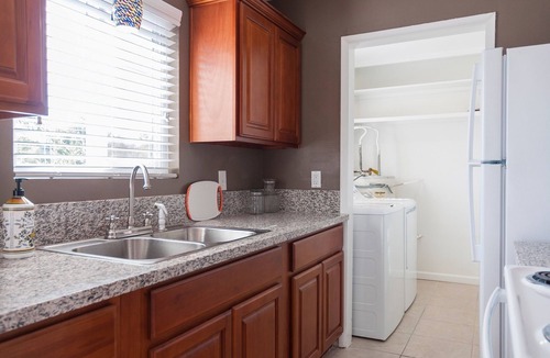 Visalia Apartment | Longer Stay for Travelers Blocks from Hospital and Downtown Security Gates
