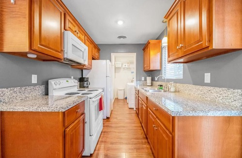 Visalia Apartment | Longer Stays for Travelers- Apt Blocks from Hospital, Downtown