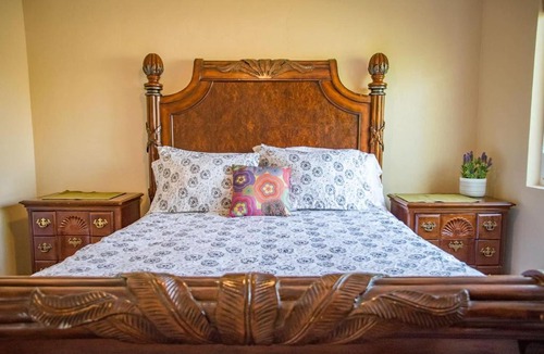 Visalia Apartment | Longer Stays for Travelers- Apt Blocks from Hospital, Downtown