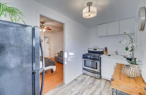 Los Angeles Apartment | Los Angeles Apartment w/Patio, 4 Mi to Downtown!