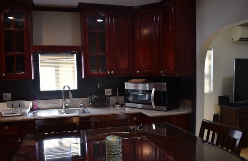 Los Angeles House | Los Angeles Private Newly Remodeled Unit in a Duplex With 2 Private bak Parking