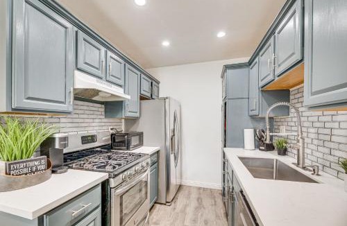 Valley Glen House | Los Angeles Townhome: Off-Street Parking & Balcony