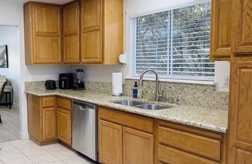 Las Vegas House | Los Pinos Retreat Amazing home with private sparkling pool and in ground jacuzzi