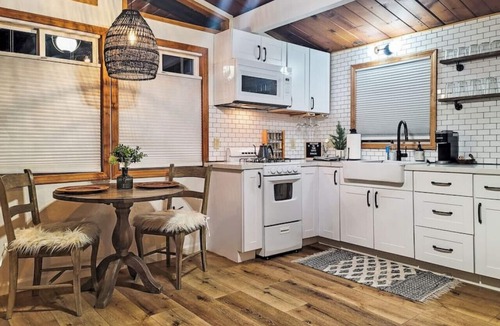 Sugarloaf House | Love Shack | Couples Cabin | Hot Tub | Hiking | AC