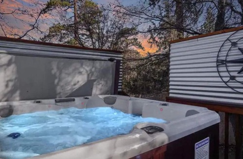 Sugarloaf House | Love Shack | Couples Cabin | Hot Tub | Hiking | AC
