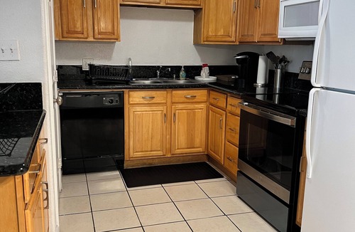 Fresno Condo | Lovely 1bed/1bath condo with free parking