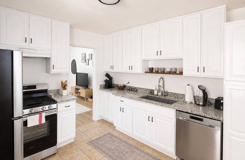 Lawndale House | Lovely 2-bedroom house, SoFI, Manhattan Beach, LAX 10 minutes away