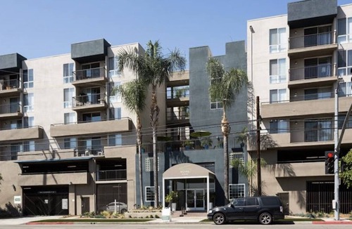 Los Feliz Apartment | Lovely 2bedroom 2bathroom with two jacuzzi’s + pool available!