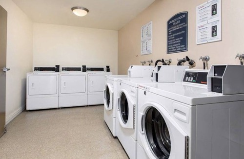 Los Feliz Apartment | Lovely 2bedroom 2bathroom with two jacuzzi’s + pool available!