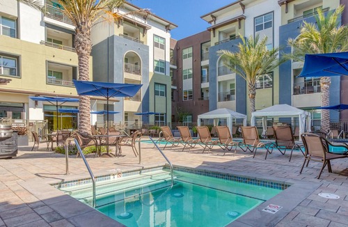 Centerville Apartment | Lovely 2BR in Fremont + Parking